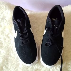 Men's Nikes size 8